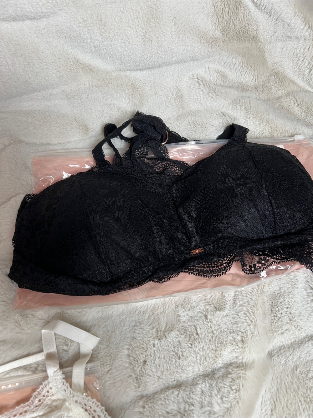 Everyday Lace Push-Up Bra in Pink, White & Black - Picture 3 of 6